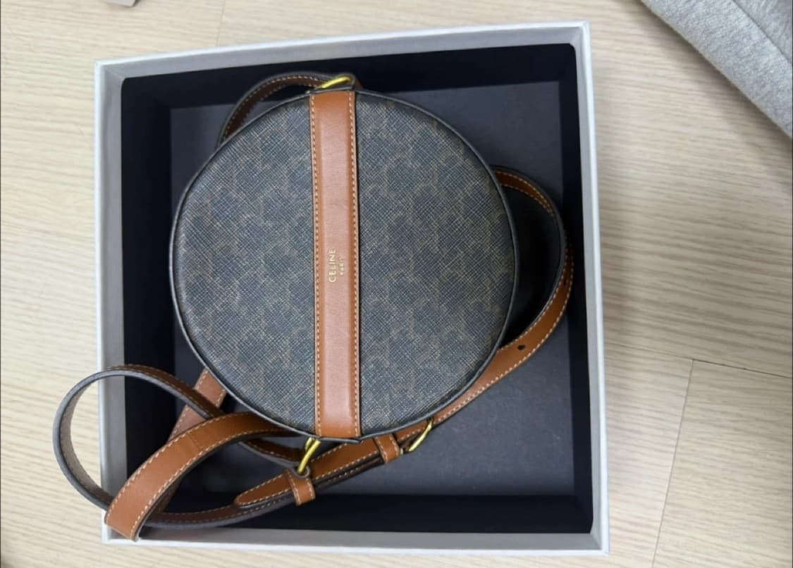 셀린느 트리옹프 라운드 숄더백 상품이미지1