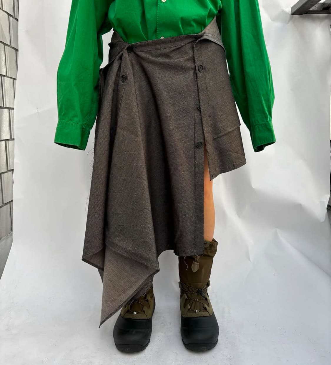0tape 공테잎 FRINGE BUTTON SKIRT GRAY 상품이미지1