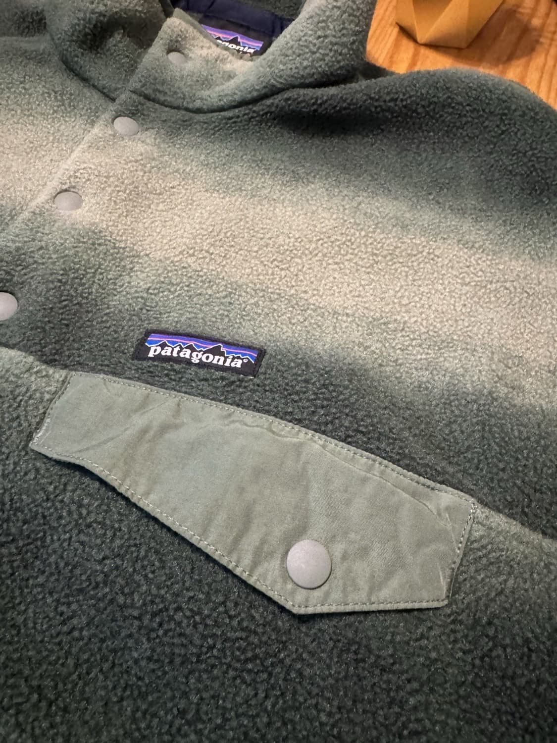 15FW 파타고니아 신칠라 스냅-티 플리스 그린 스트라이프 상품이미지2