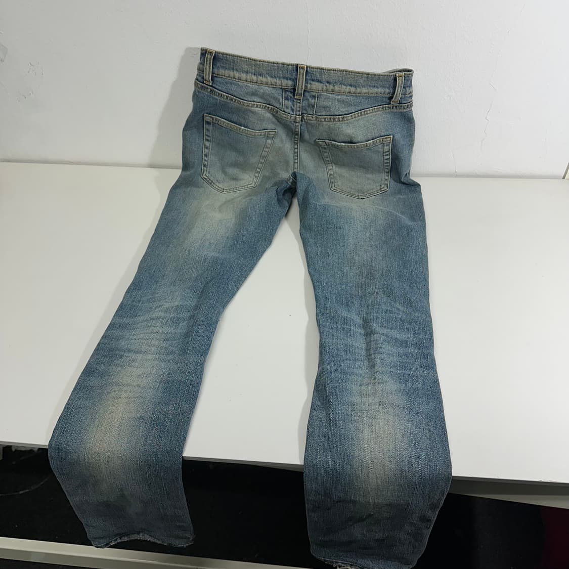 29 S 생로랑 17ss 슬림 스터드 레더패치 데님팬츠 상품이미지4