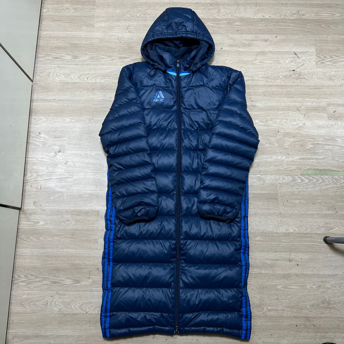 아디다스 덕다운 퍼포먼스 로고 후드 롱패딩 점퍼 [네이비] M/95 상품이미지1