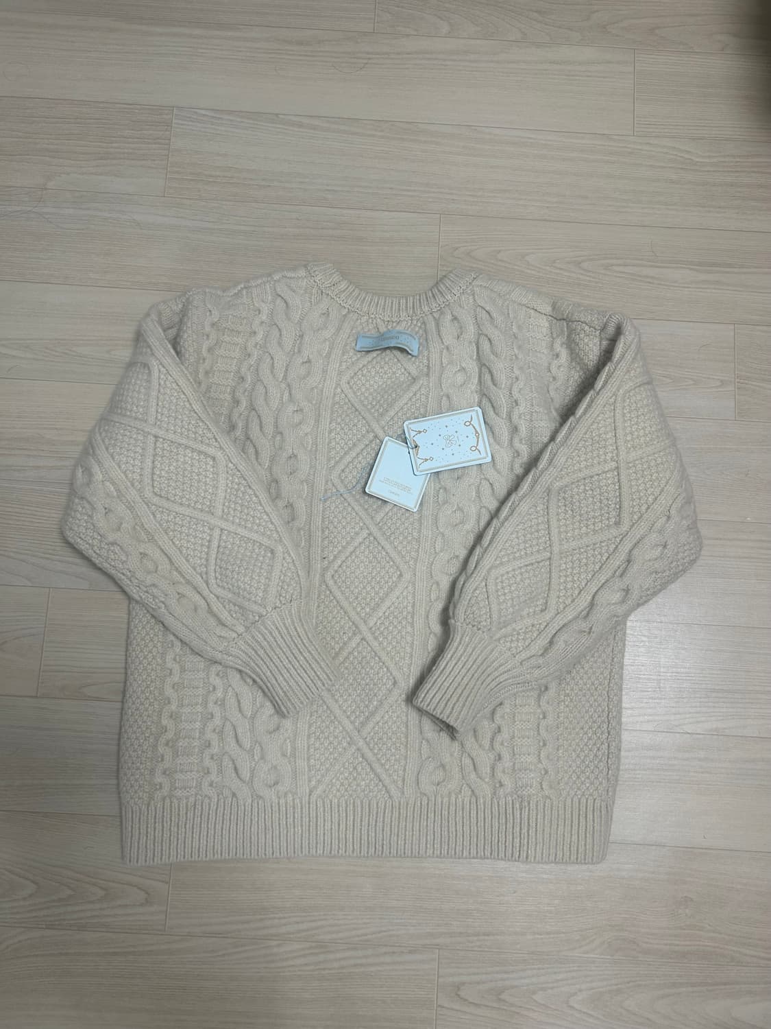 코이세이오 폼폼 니트 아이보리 팝니다! 상품이미지2