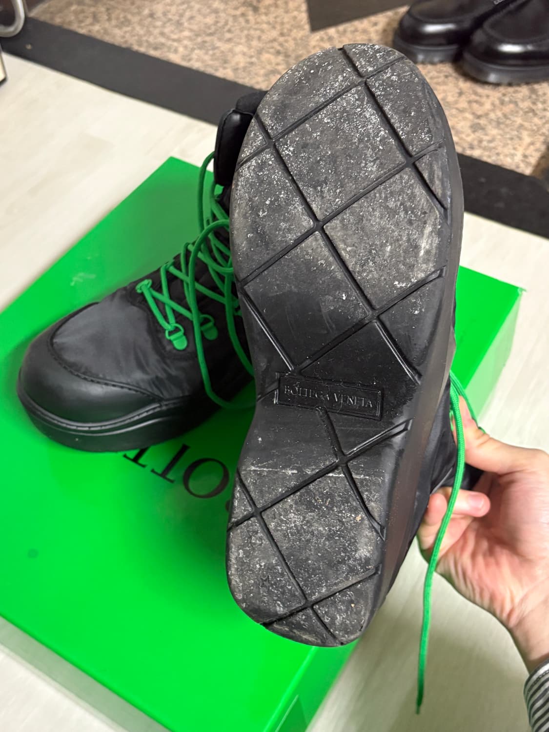 보테가베네타 퍼들 봄버 상품이미지2