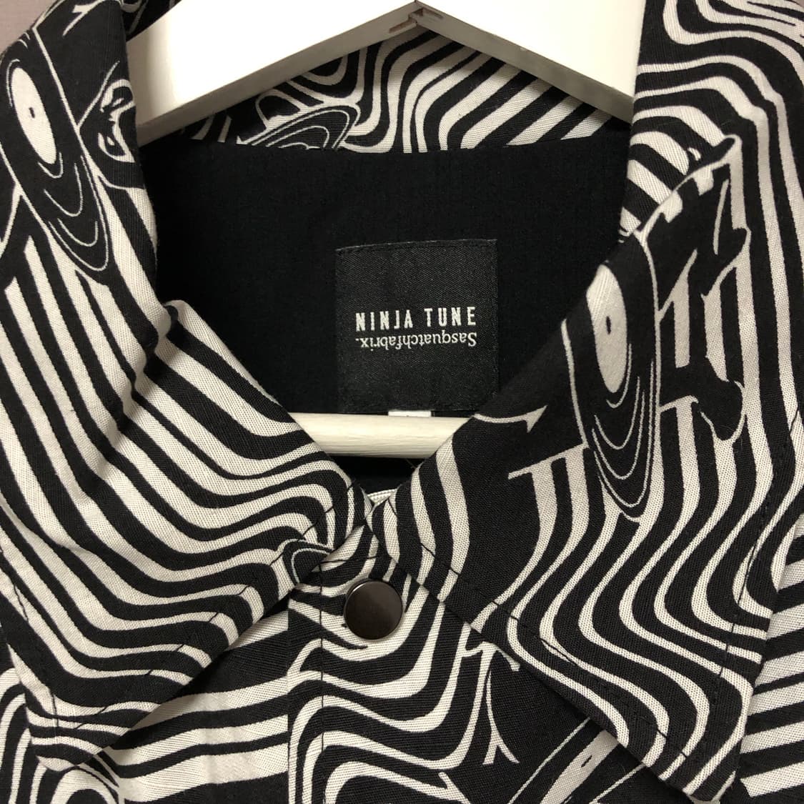 사스콰치패브릭스 닌자튠 코치자켓 상품이미지5