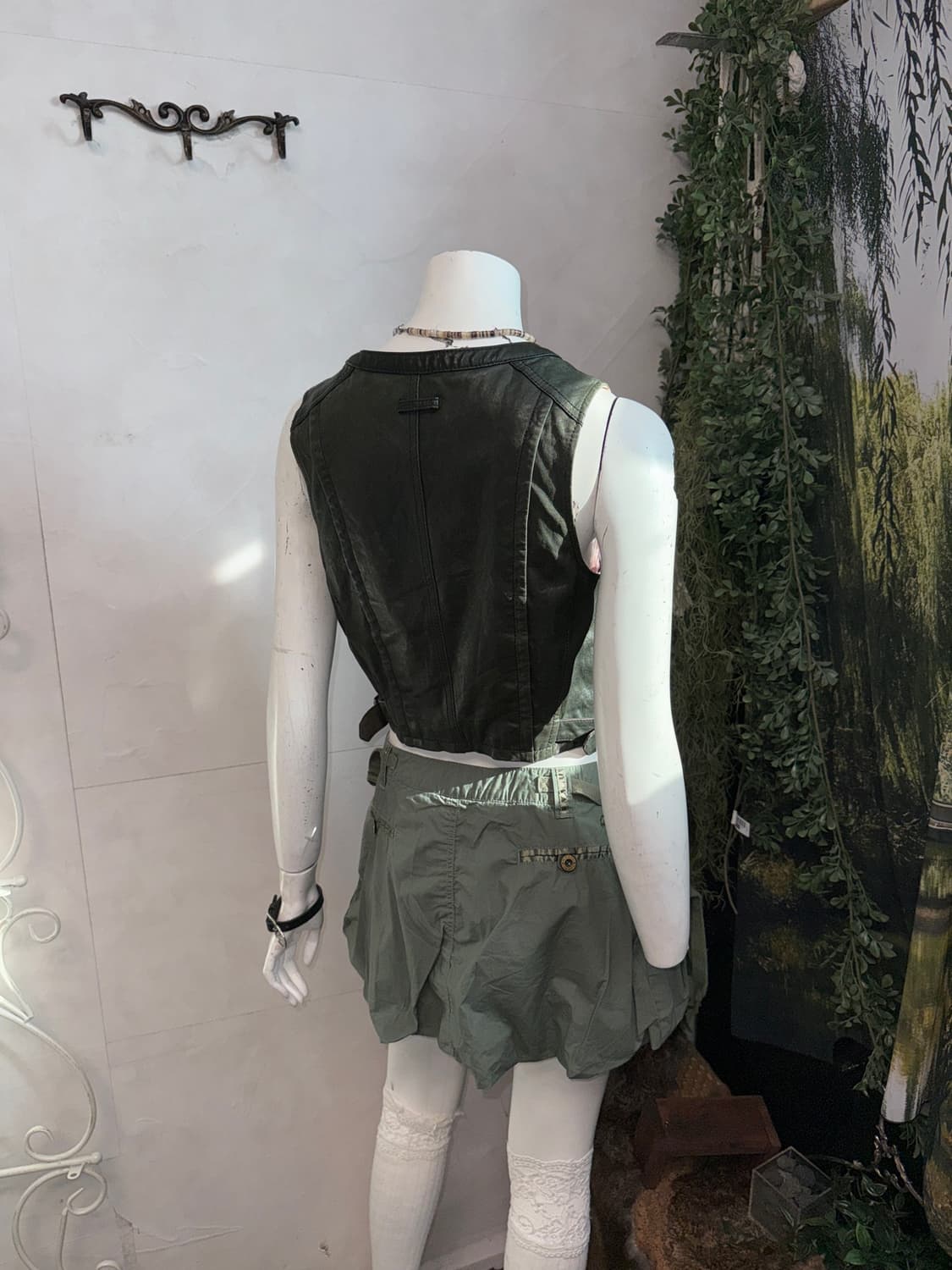 Deep green lamb skin pocket button vest  상품이미지5