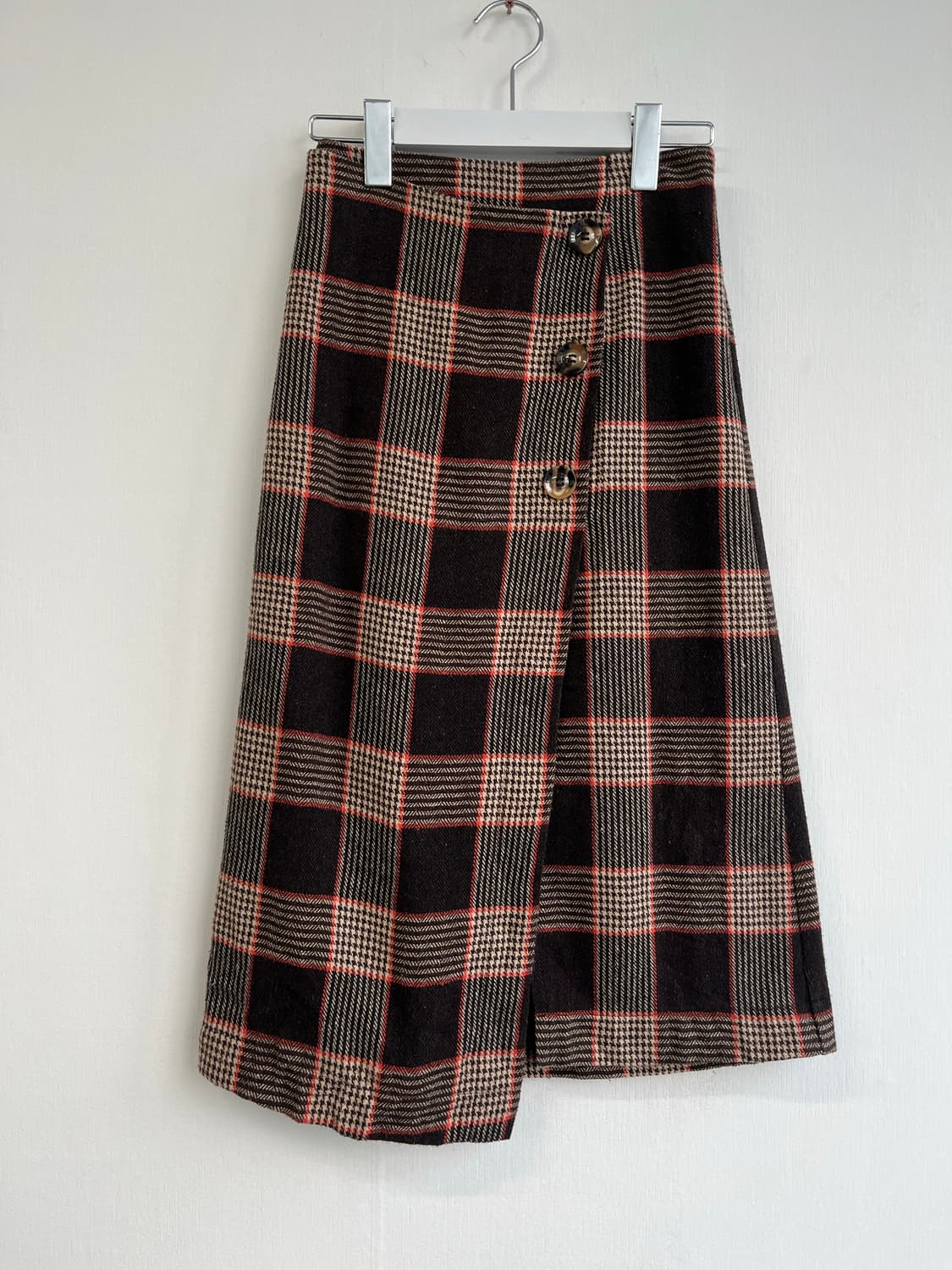 브라운 체크 랩 스커트 상품이미지1