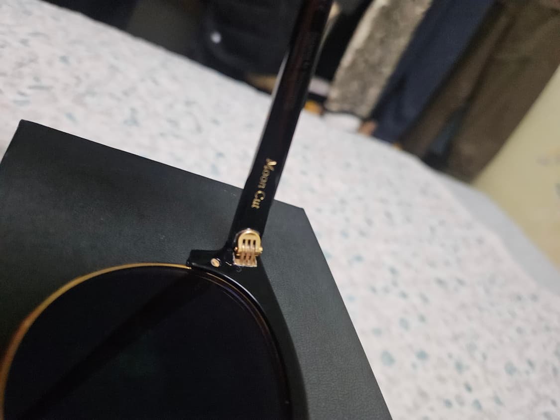 젠틀몬스터 Moon Cut 블랙/골드 선글라스 상품이미지4