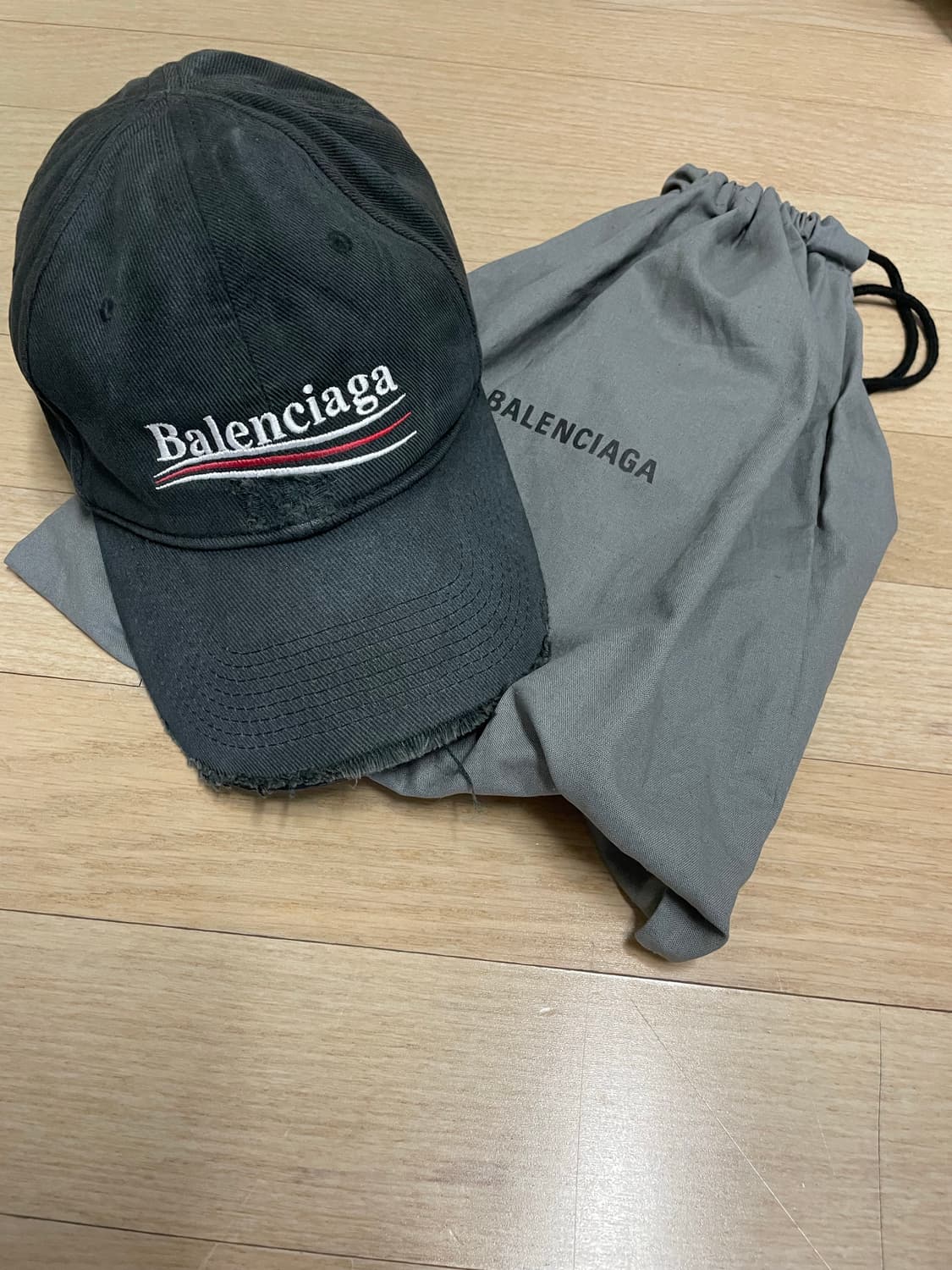 발렌시아가 웨이브 빈티지 볼캡 L사이즈 입니다. 상품이미지1