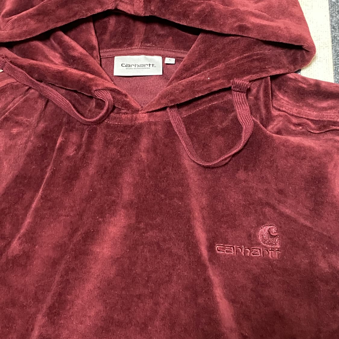 칼하트 WIP 스크립트 로고 벨벳 풀오버 후드 상품이미지3