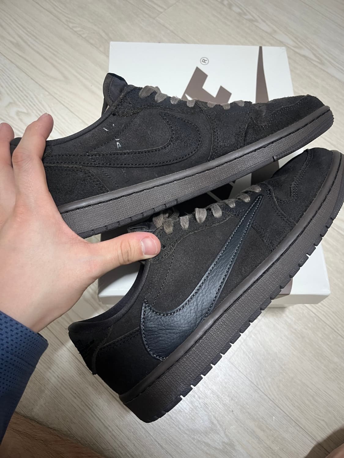 나이키 조던1 트래비스스캇 벨벳브라운 270 상태 굿(크림발) 상품이미지2