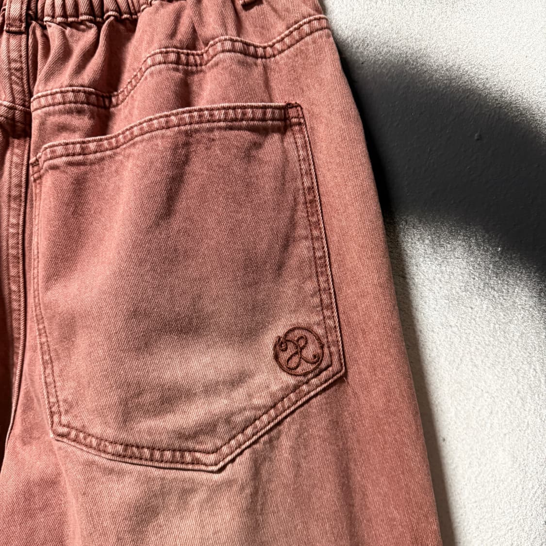 Xtonz 핑크 워싱 카고 세미 벌룬핏 와이드 데님 팬츠 상품이미지6