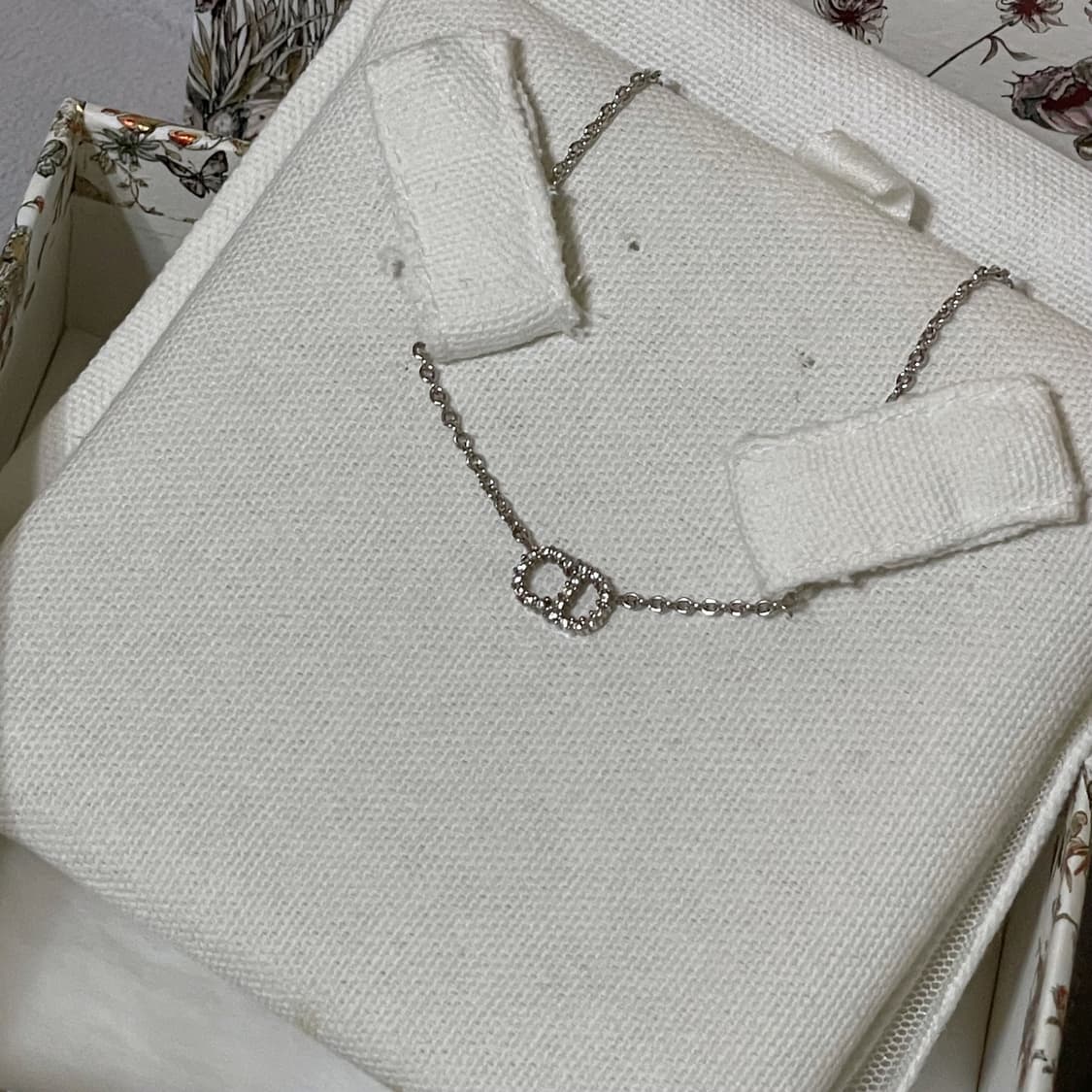 디올 클레어디룬 cd 목걸이 풀박스 (정품 보증서 포함) 상품이미지4