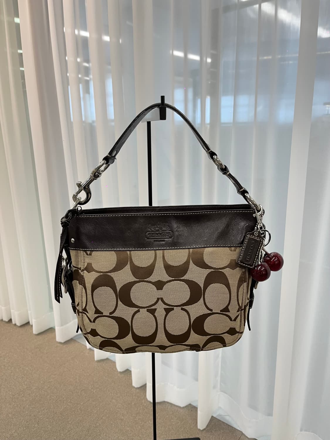 Coach Beige Square Shoulder Bag 상품이미지1