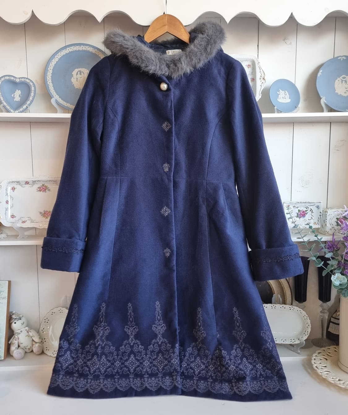 axes femme 네이비 자수 롱코트 상품이미지1