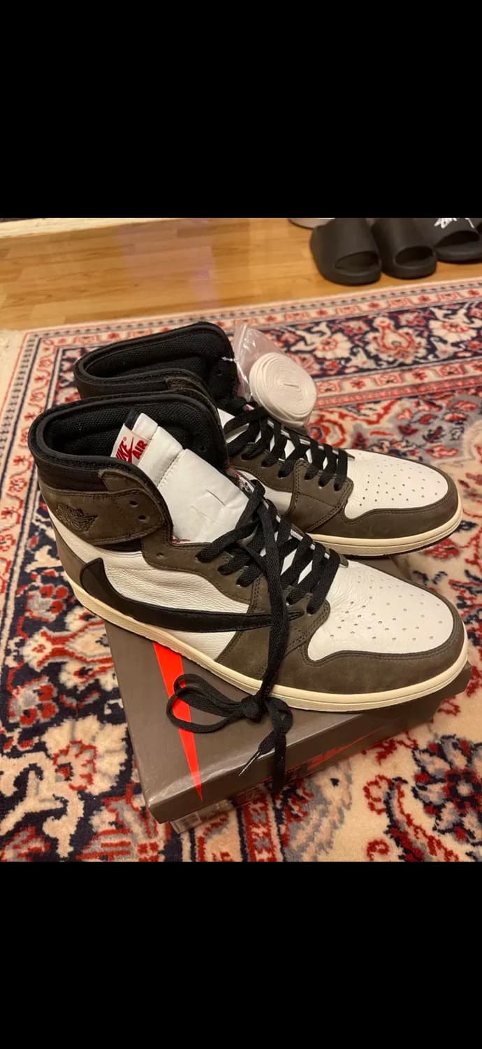 조던1 트래비스 스캇 레트로 하이 OG 모카 상품이미지1
