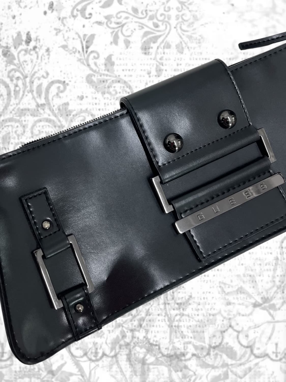 'GUESS' geek chik style baguette bag 상품이미지2