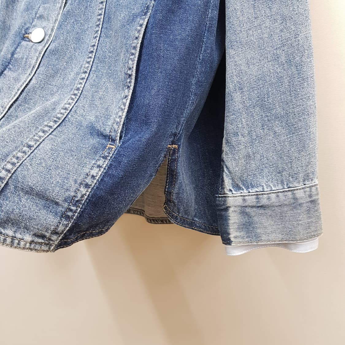 구호 KUHO 인디고 워싱 오버핏 데님 자켓 2사이즈 상품이미지4