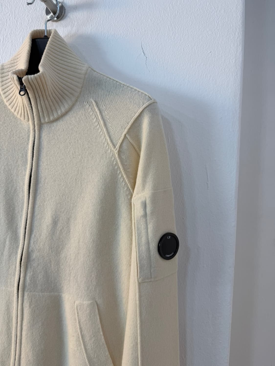 CP 컴퍼니 렌즈 와펜 니트 집업  상품이미지2