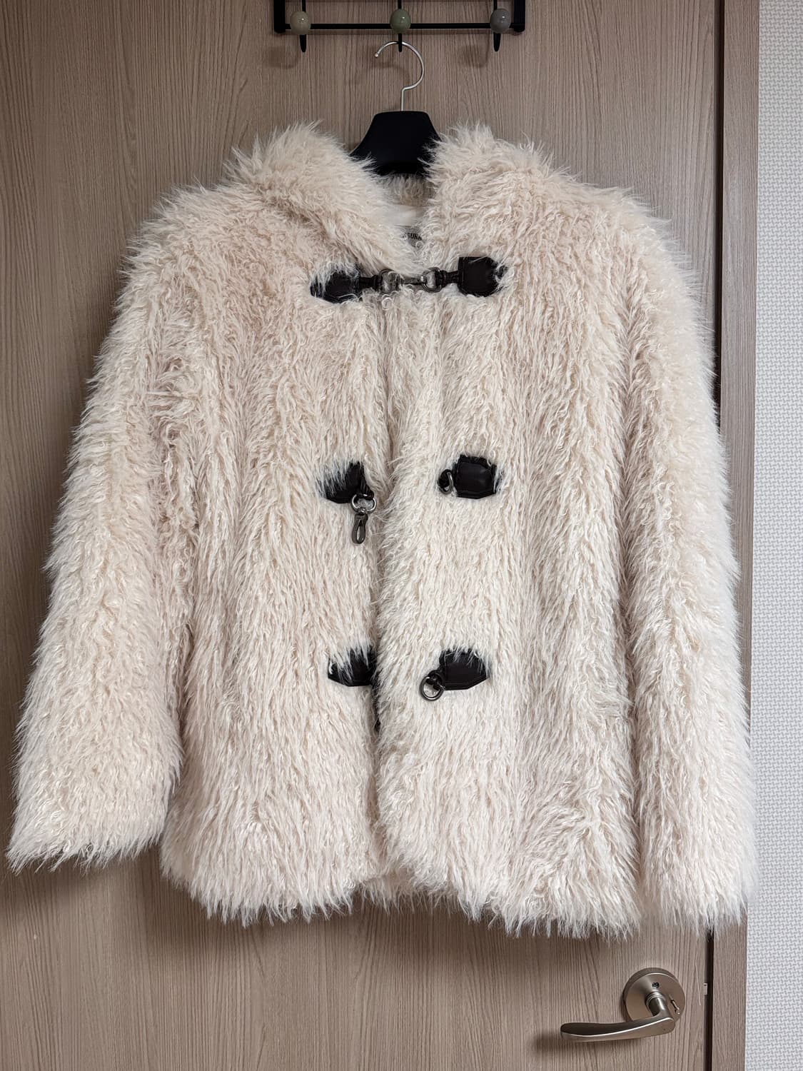 아수라 후디 버클 퍼 코트 상품이미지3