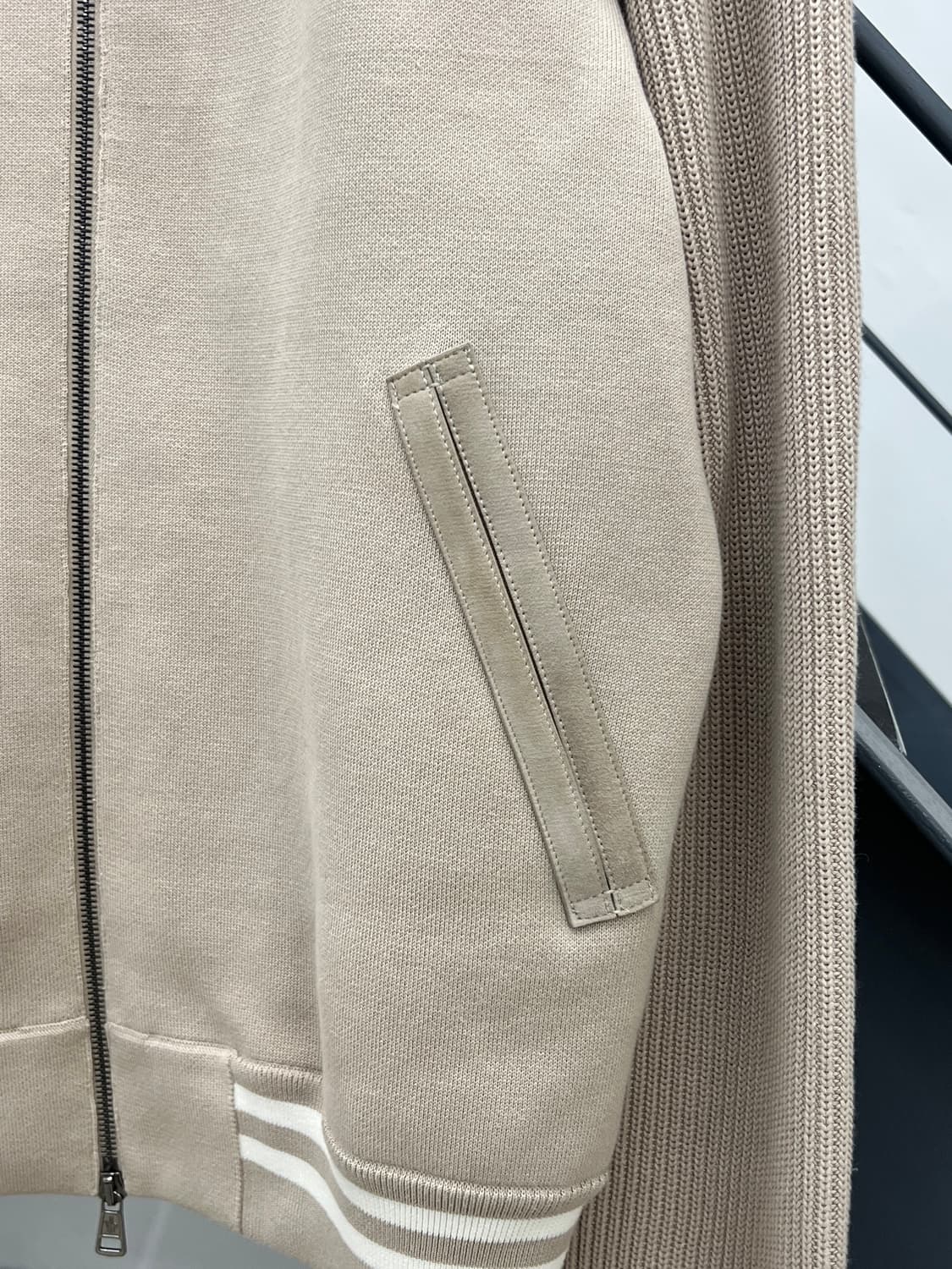 몽클레어 24ss 베이지 니트 패딩 상품이미지6