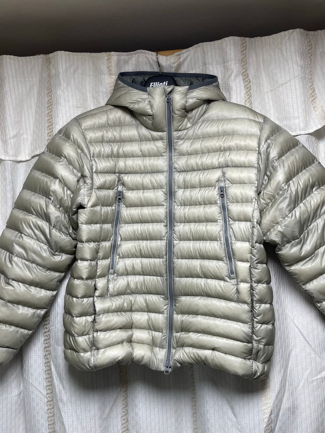 무신사 스탠다드 시티 레져 후디드 라이트 다운 재킷 라이트 그레이 상품이미지1