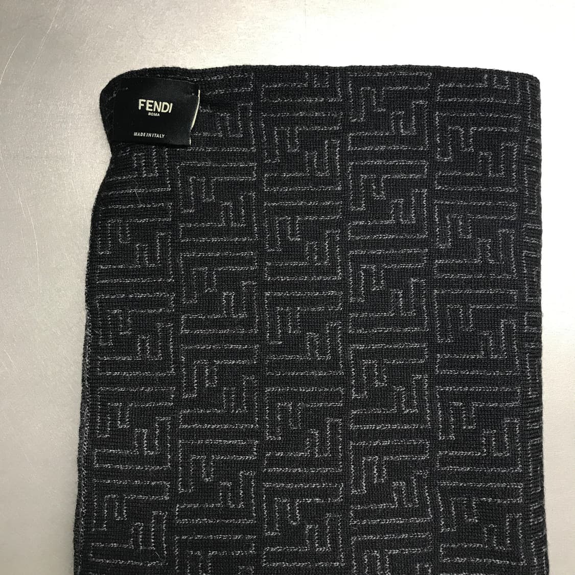 펜디 로고 머플러 블랙 상품이미지3