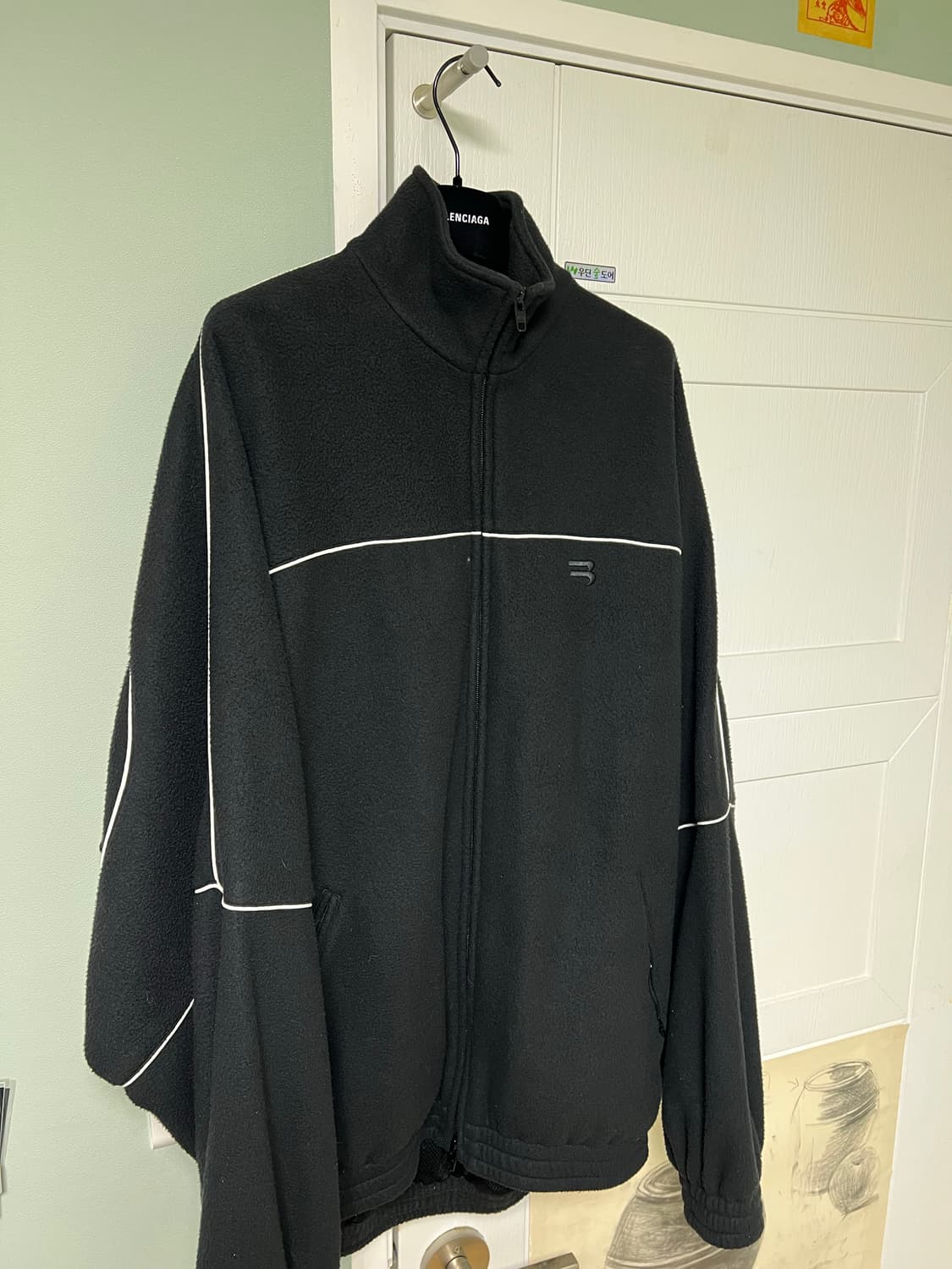 발렌시아가 후리스 검정 상품이미지2