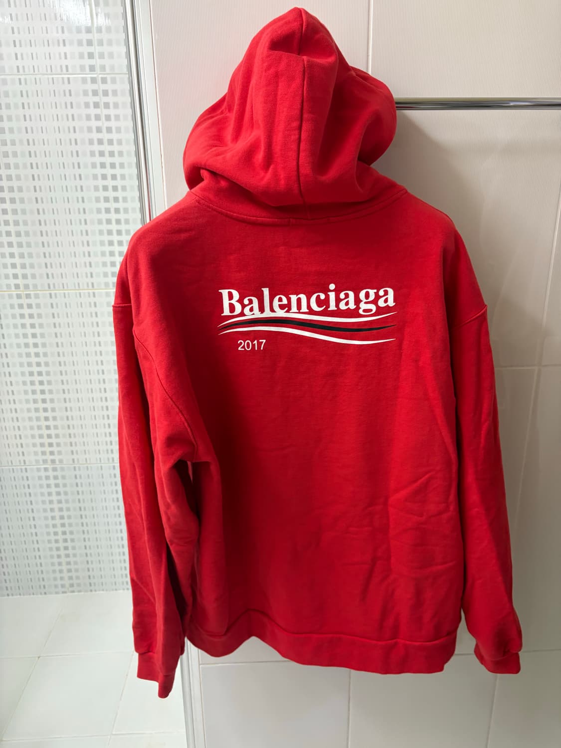 발렌시아가 2017 후드티 레드 상품이미지2