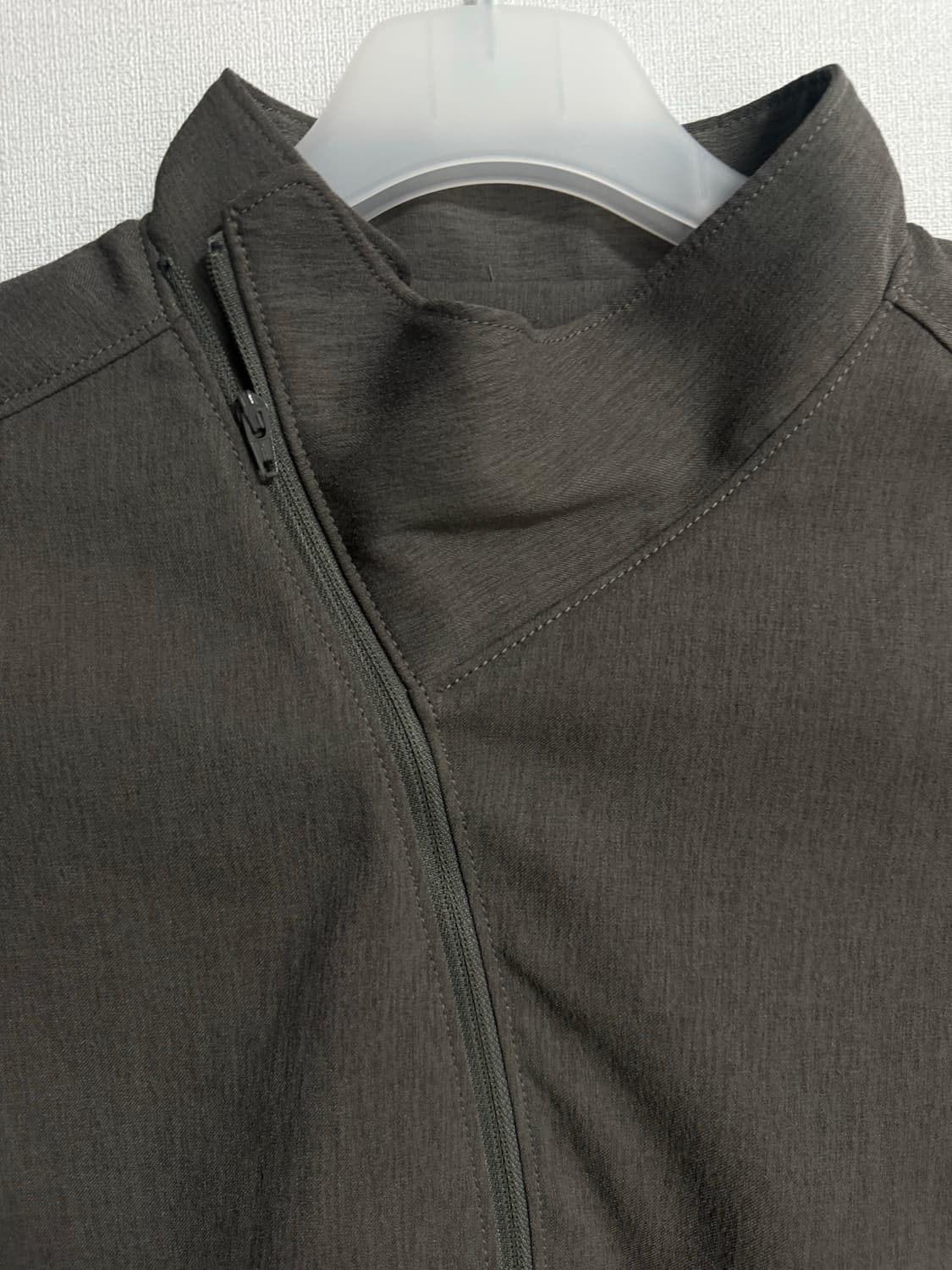 EE CURVED HALF ZIP-UP 상품이미지2