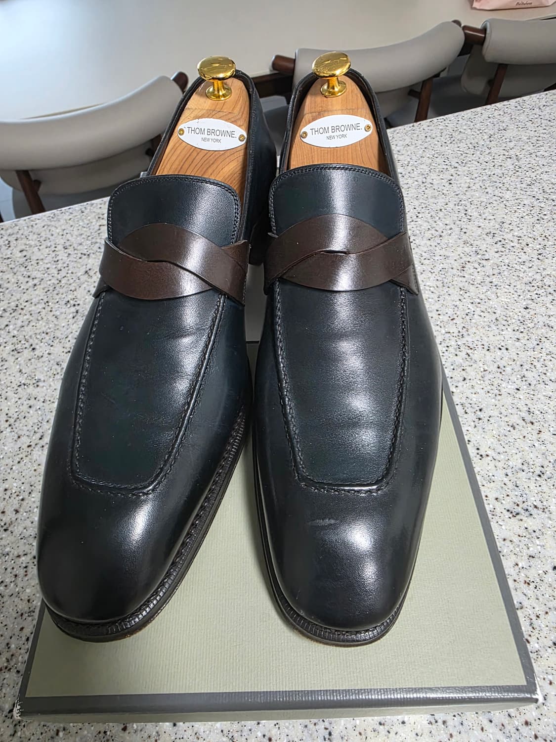 톰포드 엘칸 트위스트 로퍼 10사이즈 판매합니다. 상품이미지1