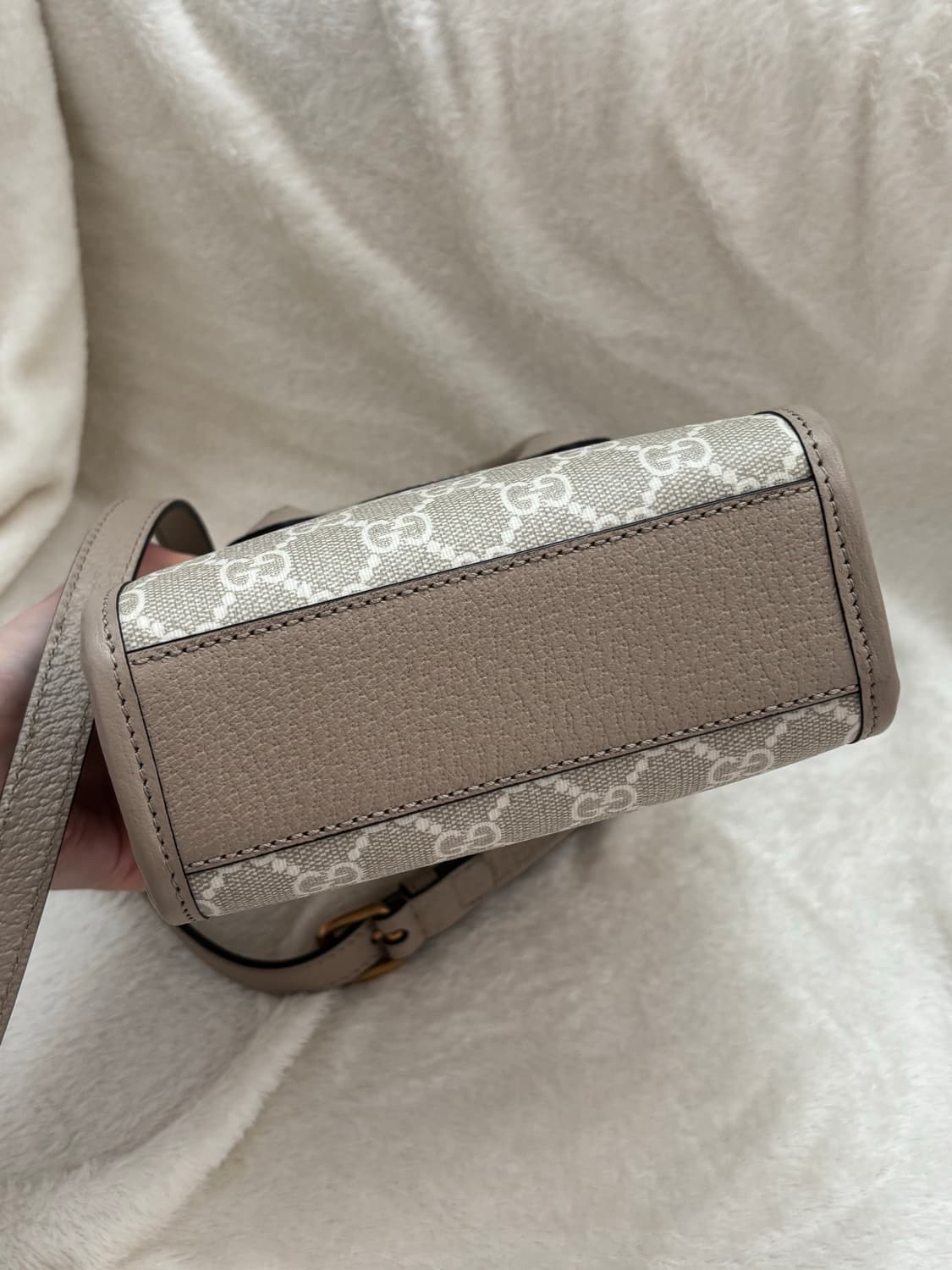 구찌 인터로킹 G 미니 토트백 베이지 상품이미지4