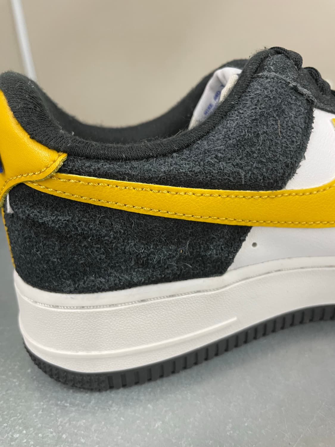 나이키 에어포스1 LV8 블랙 다크 설퍼 240 (gr-4220) 상품이미지10