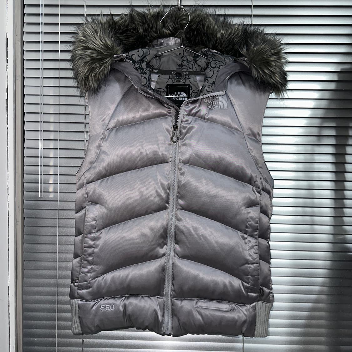 2000s 빈티지 노스페이스 실버 퍼 크롭 패딩 베스트 상품이미지2
