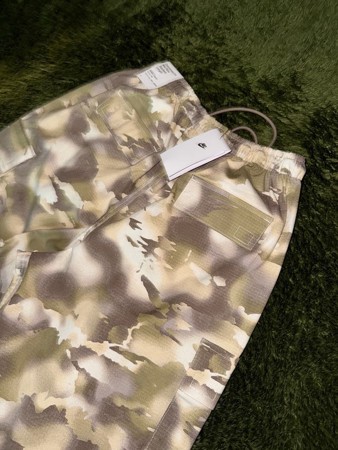 [M] 나이키 우먼즈 카모 립스탑 미드라이즈 카고 팬츠 상품이미지9