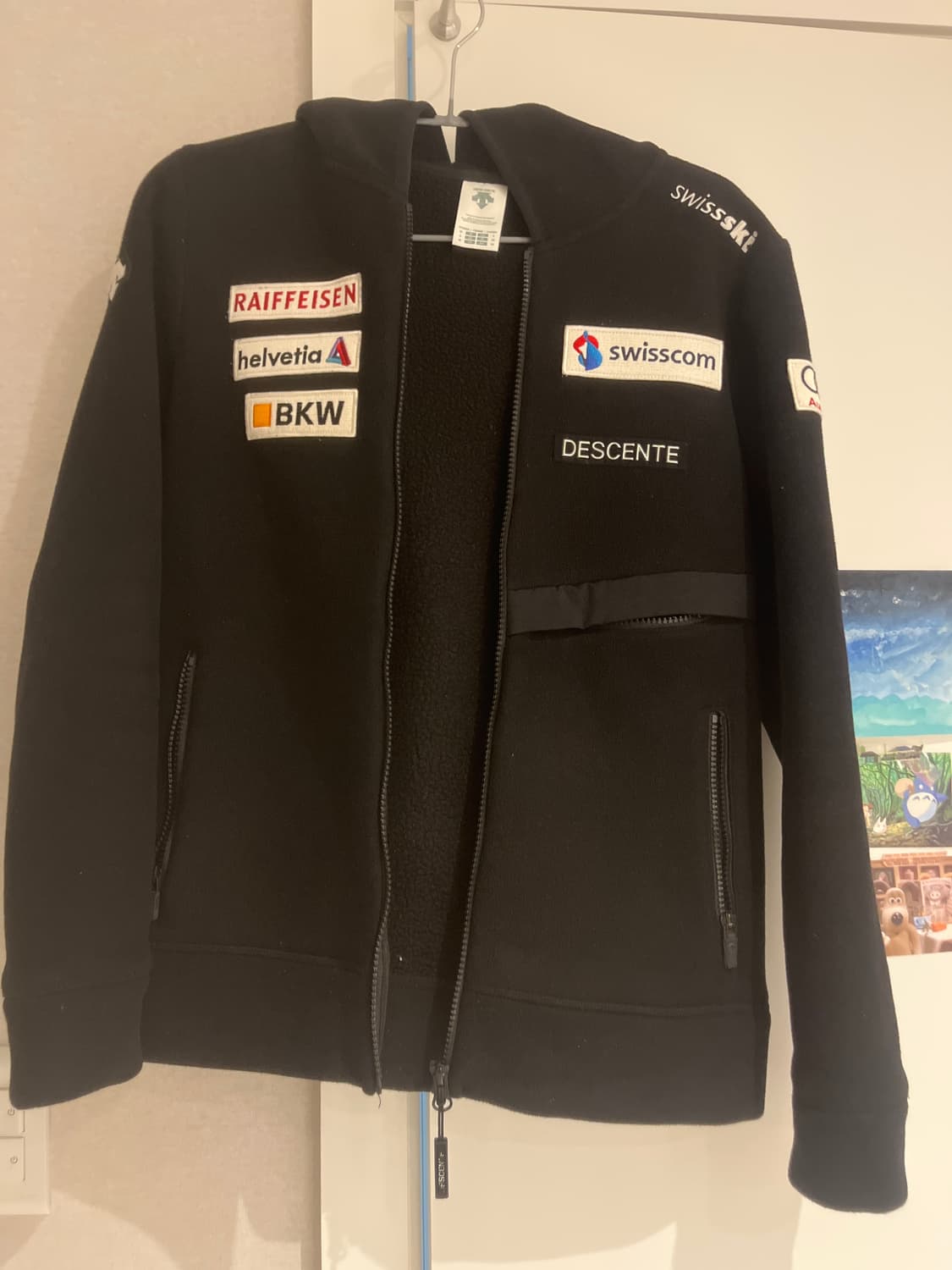 데상트 스위스 후리스 블랙 상품이미지1