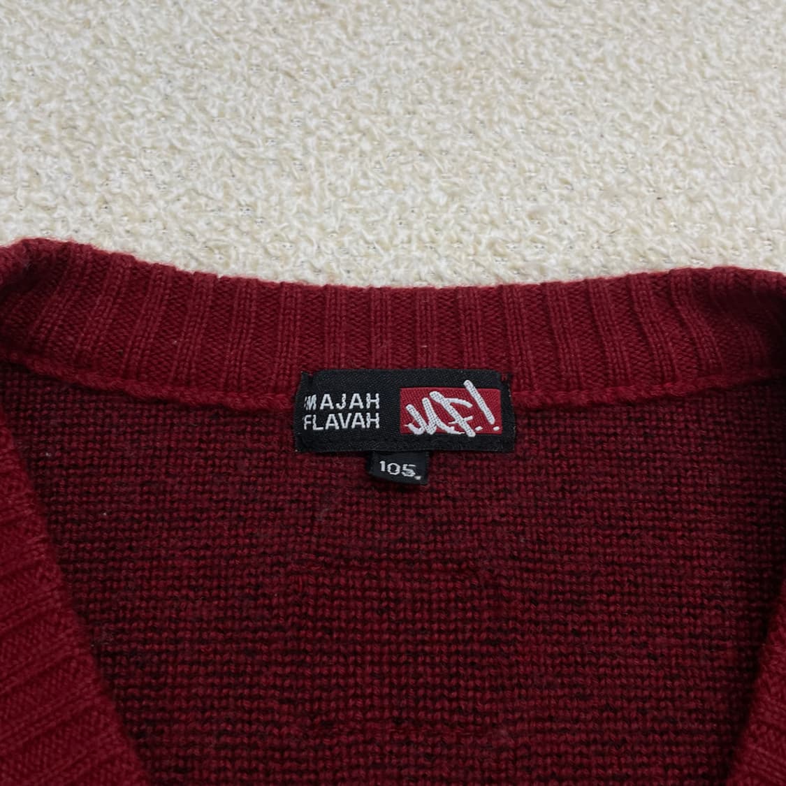 마자플라바 올드스쿨 빅 로고 브이넥 니트 버건디 상품이미지3