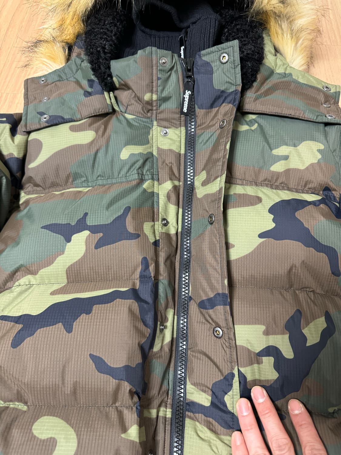 슈프림 페이스마스크 700필 다운 퍼퍼자켓 우드랜드 카모 XL 상품이미지5