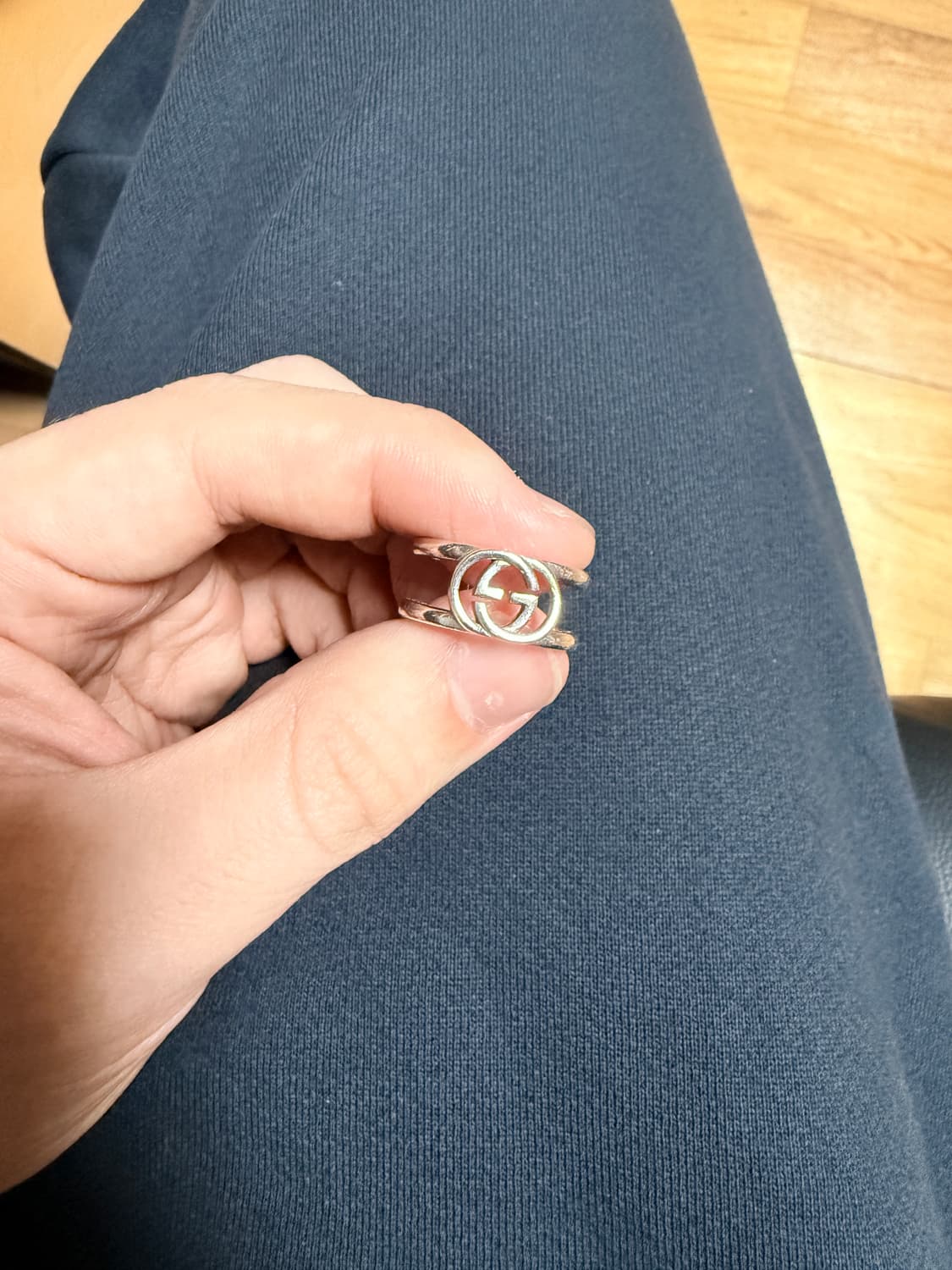 15호 구찌 인터로킹 G 와이드 오픈밴드 스털링 실버 반지 상품이미지4