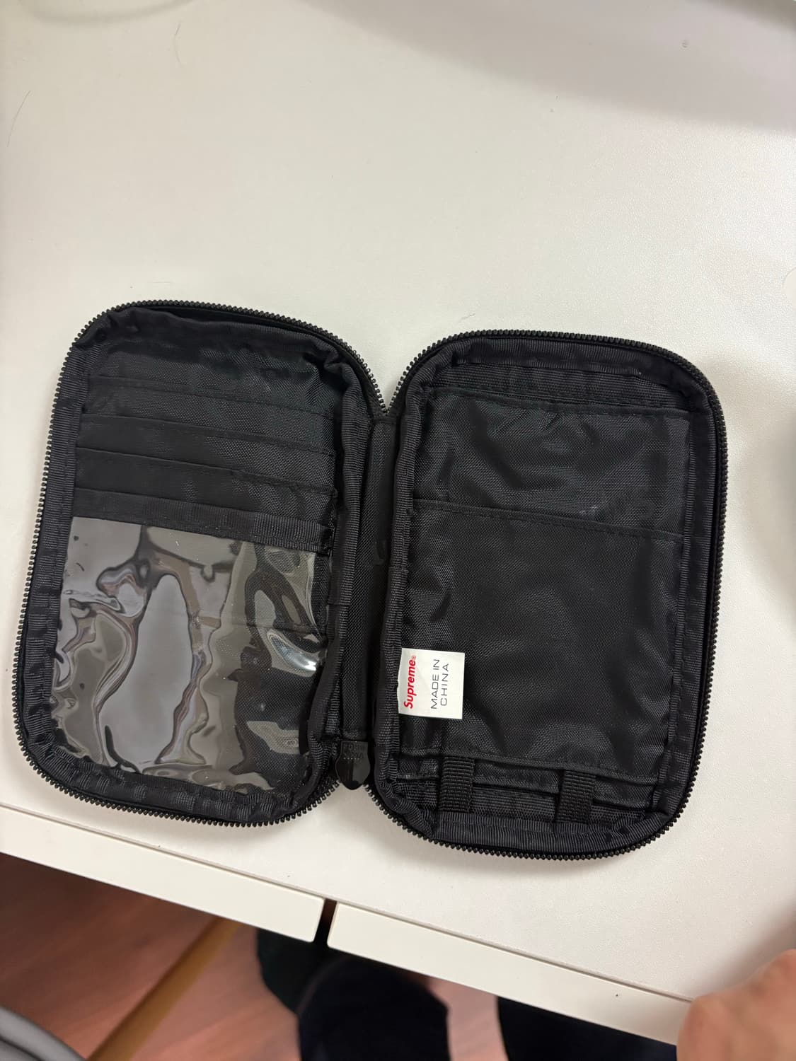 Supreme Small Zip Pouch (FW19) Black 상품이미지3