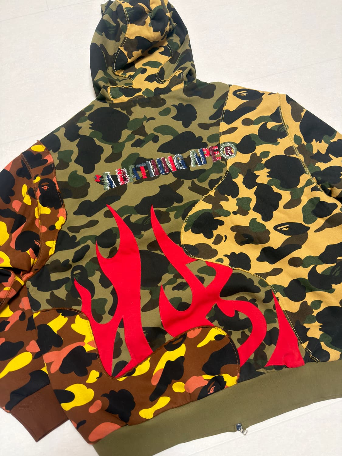 [새상품,XL] 베이프 퍼스트 카모 패치워크 후드자켓 상품이미지3