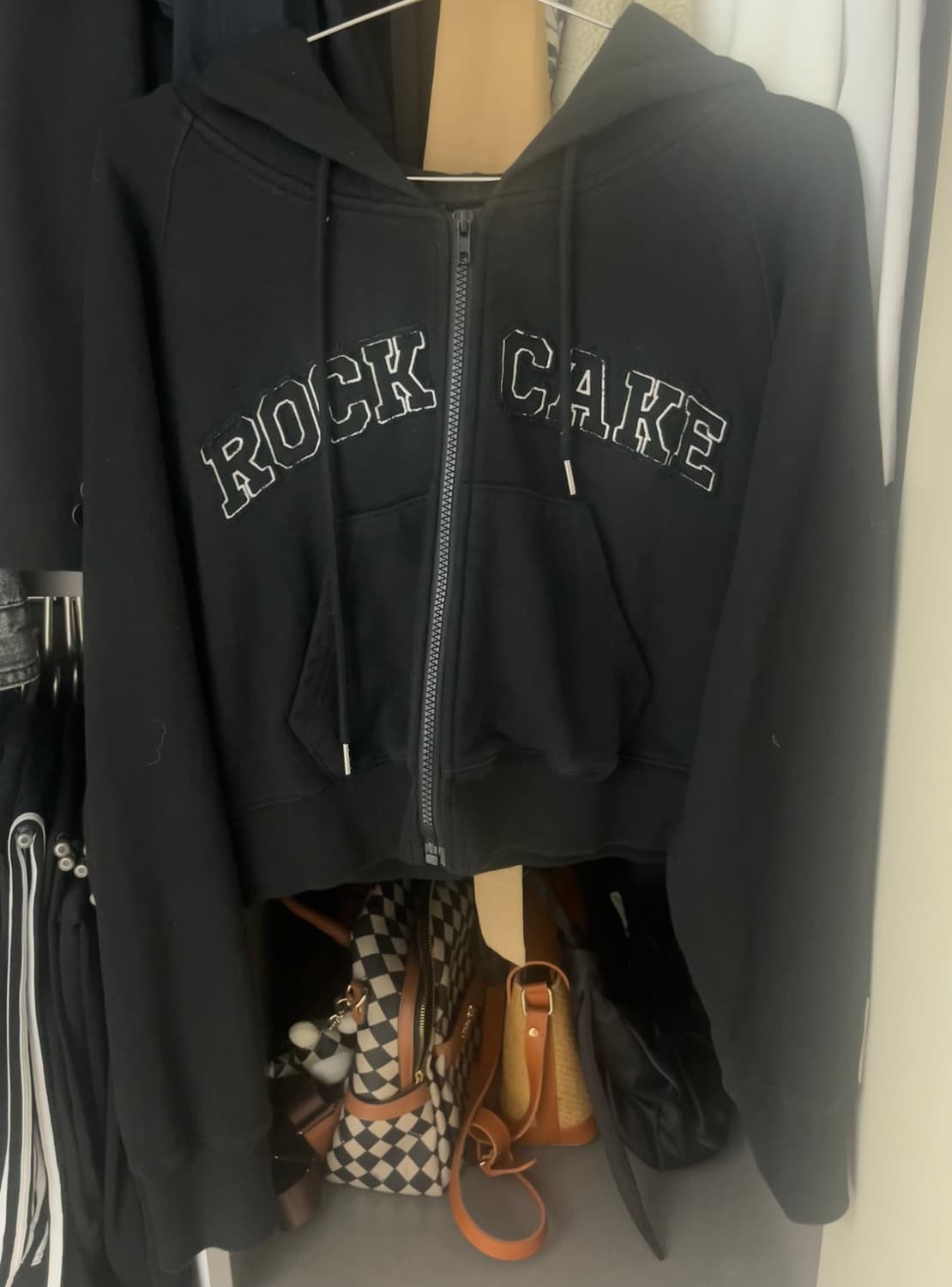 Rockcake 블랙 크롭 후드집업 FREE 상품이미지1