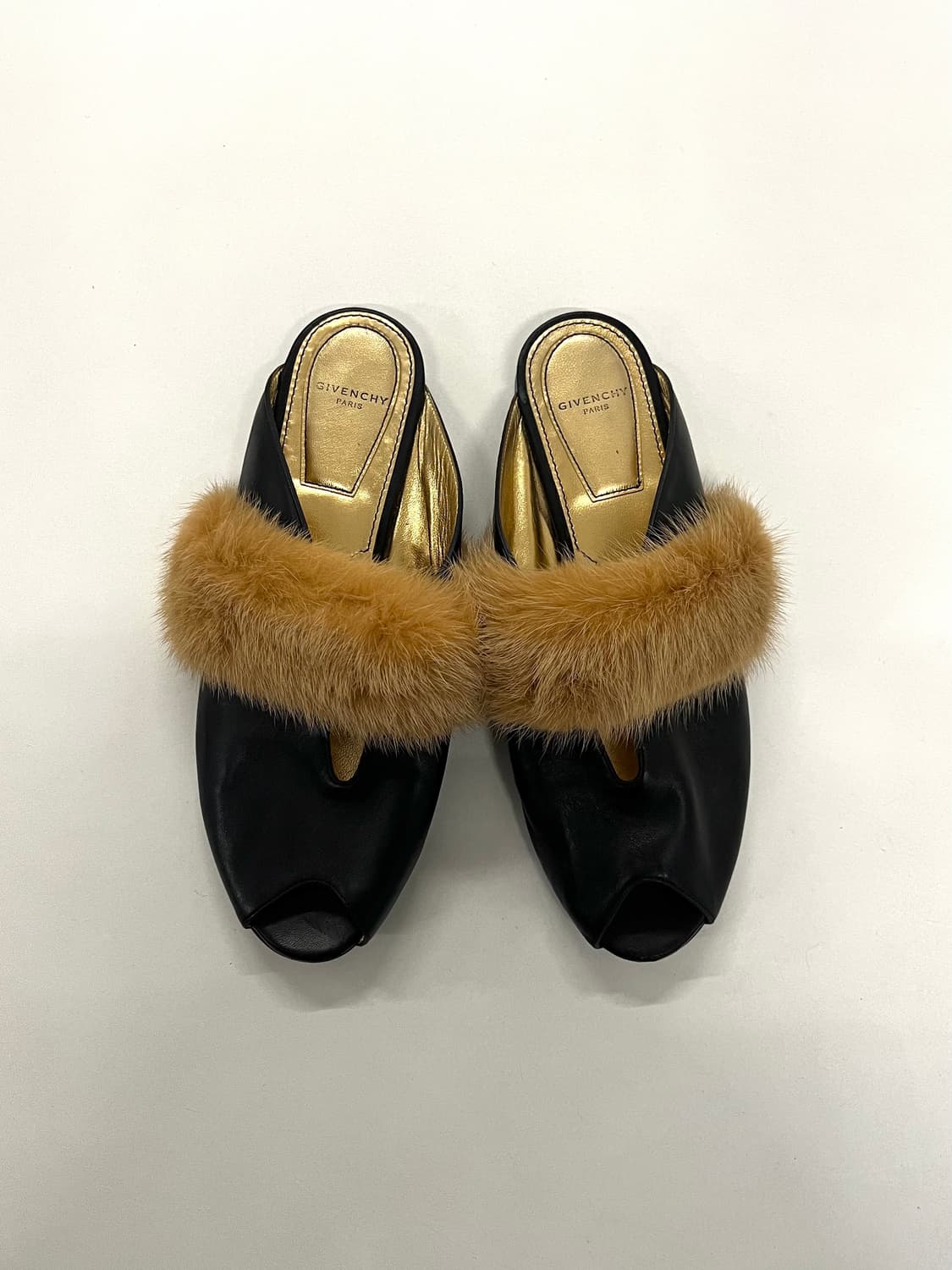 지방시 퍼 레더 뮬 슬리퍼 상품이미지2