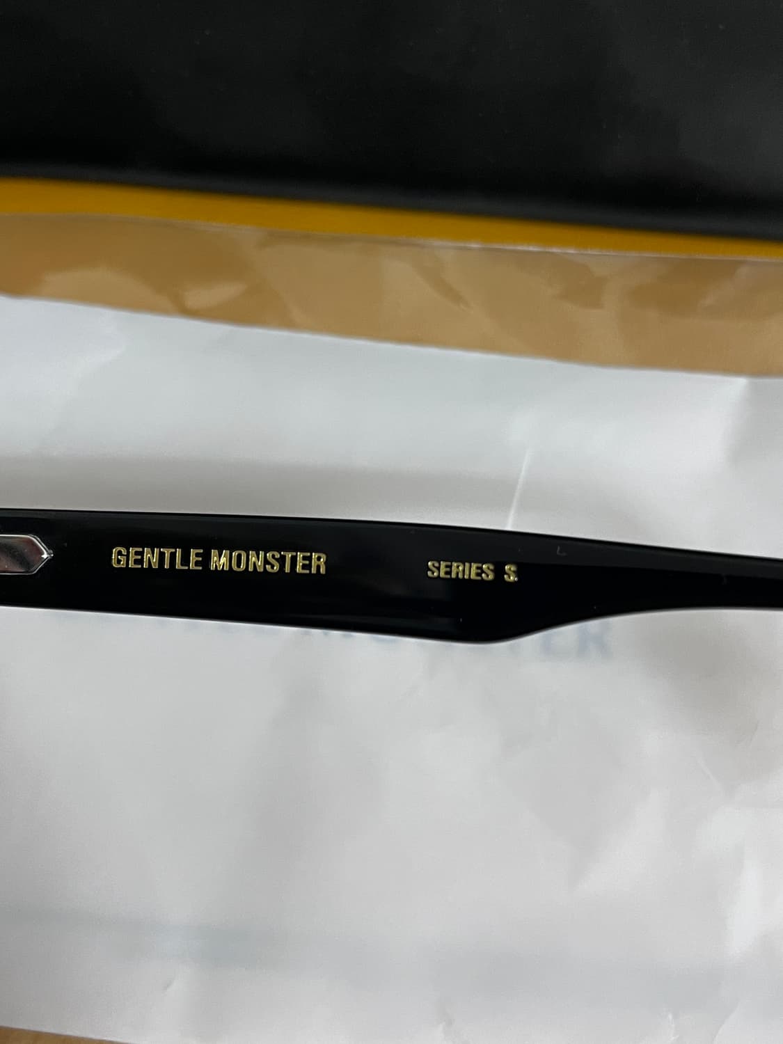 젠틀몬스터 르로이 변색렌즈 제품 싸게 팝니다. 상품이미지8