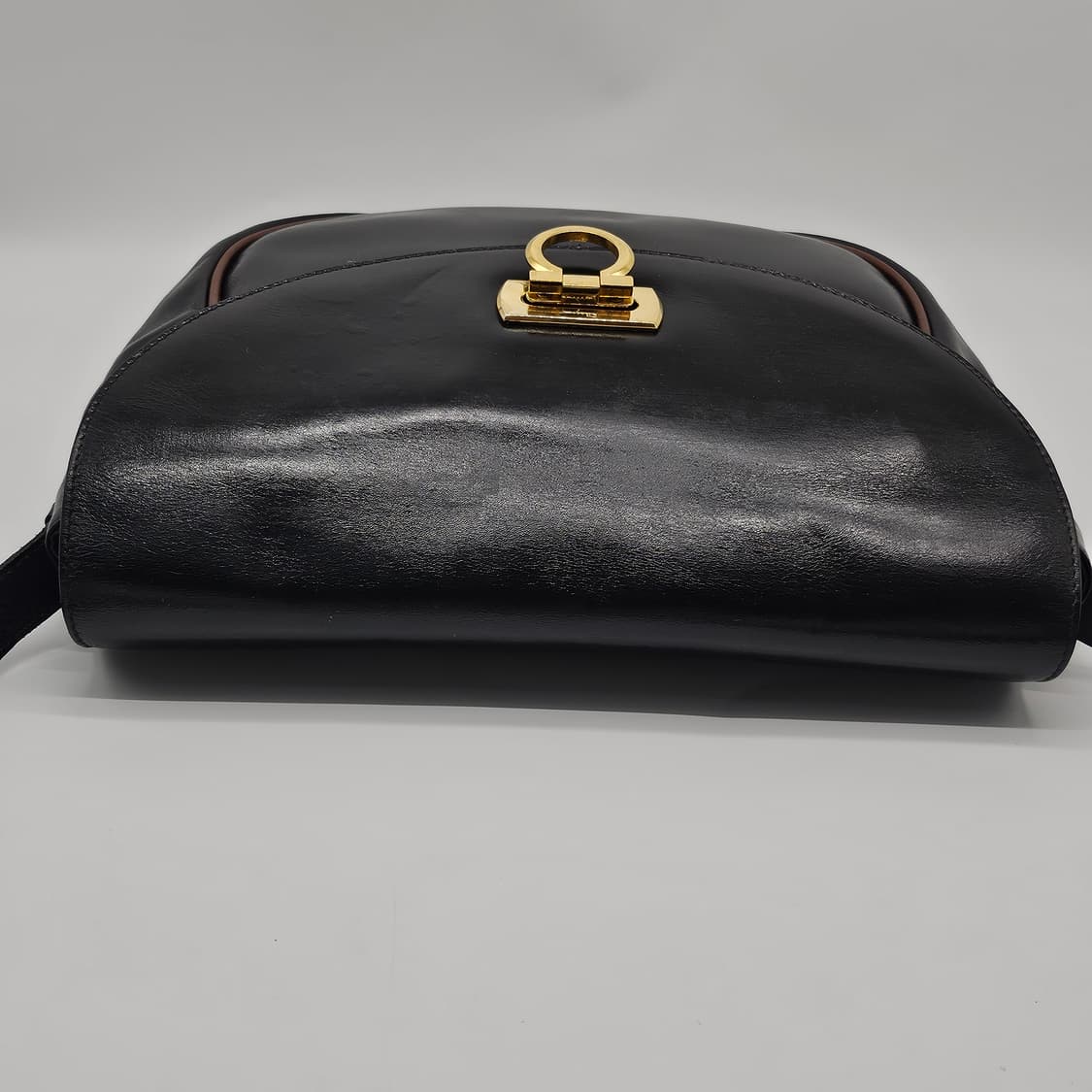 정품 페라가모 숄더크로스백 상품이미지7