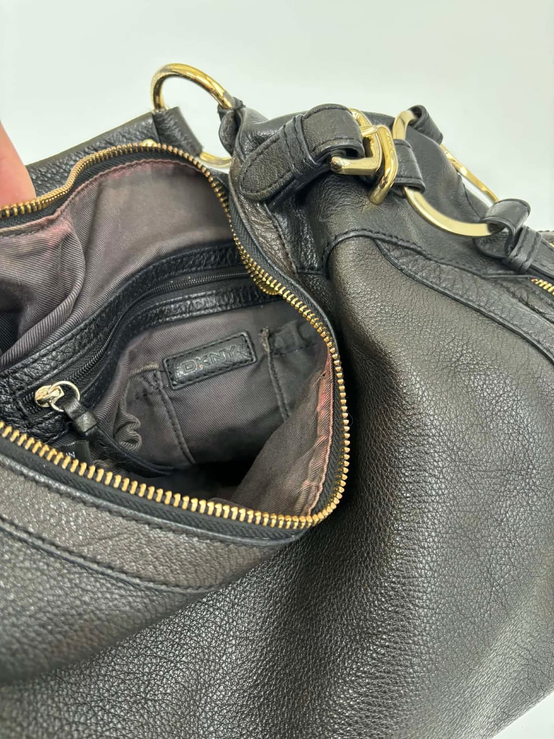 DKNY 스터드 가죽 토트백 숄더 호보백 상품이미지7