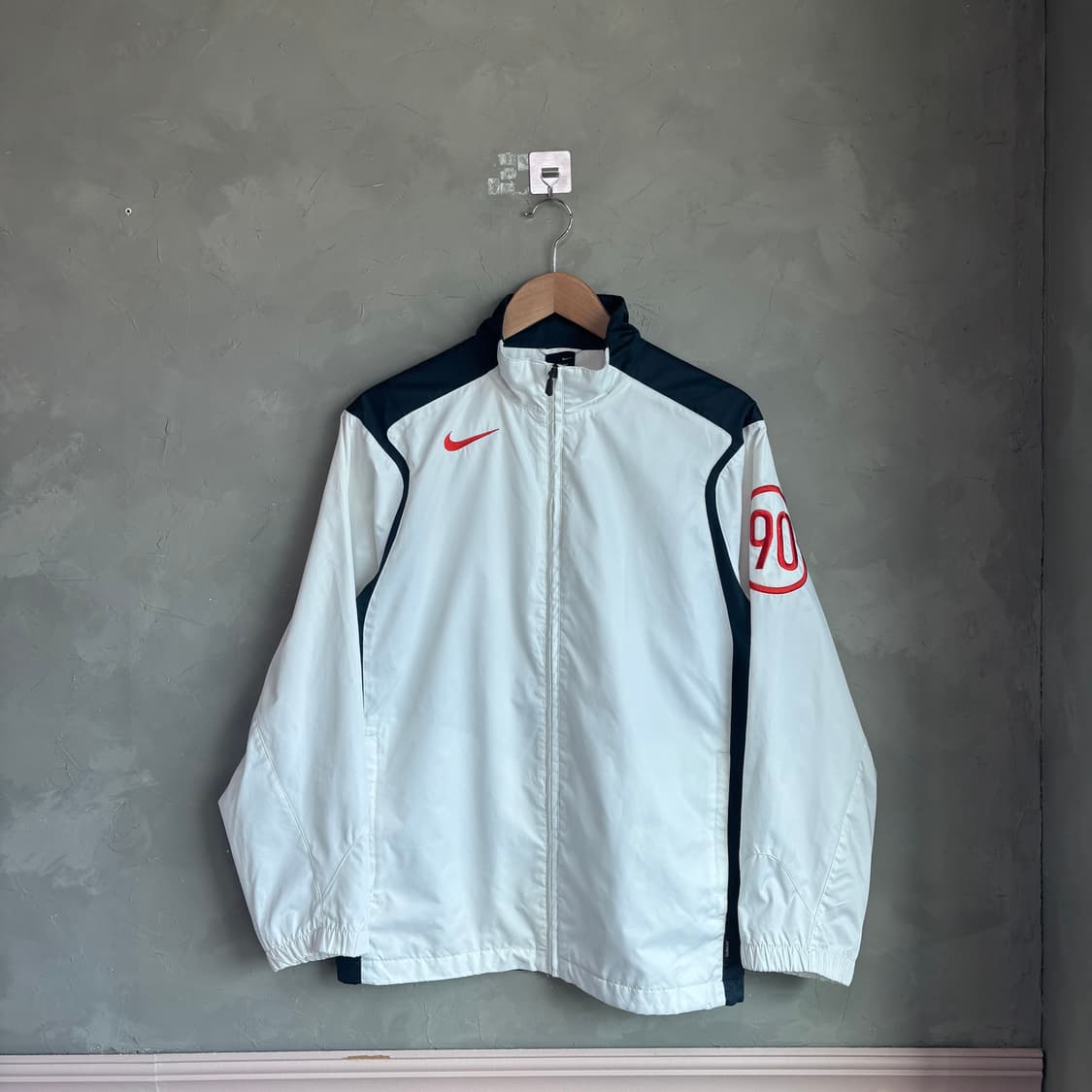 나이키 스우시 T90 바람막이 화이트 네이비 상품이미지1