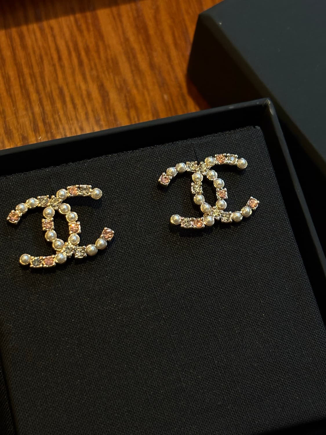 샤넬 정품 업사이클링 cc로고 진주 클리어 스톤 귀걸이 상품이미지2