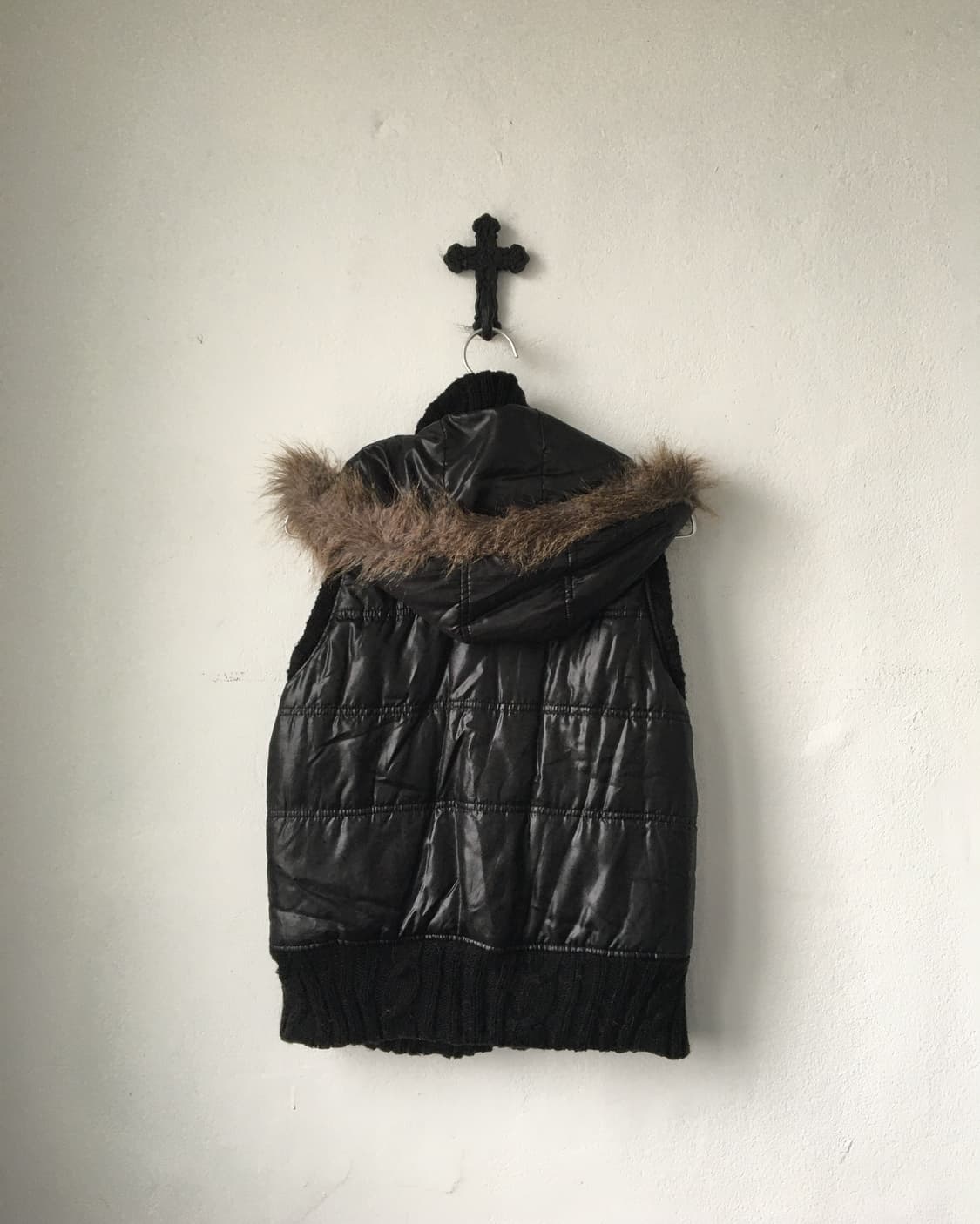 Fake fur hood high neck vest 상품이미지5