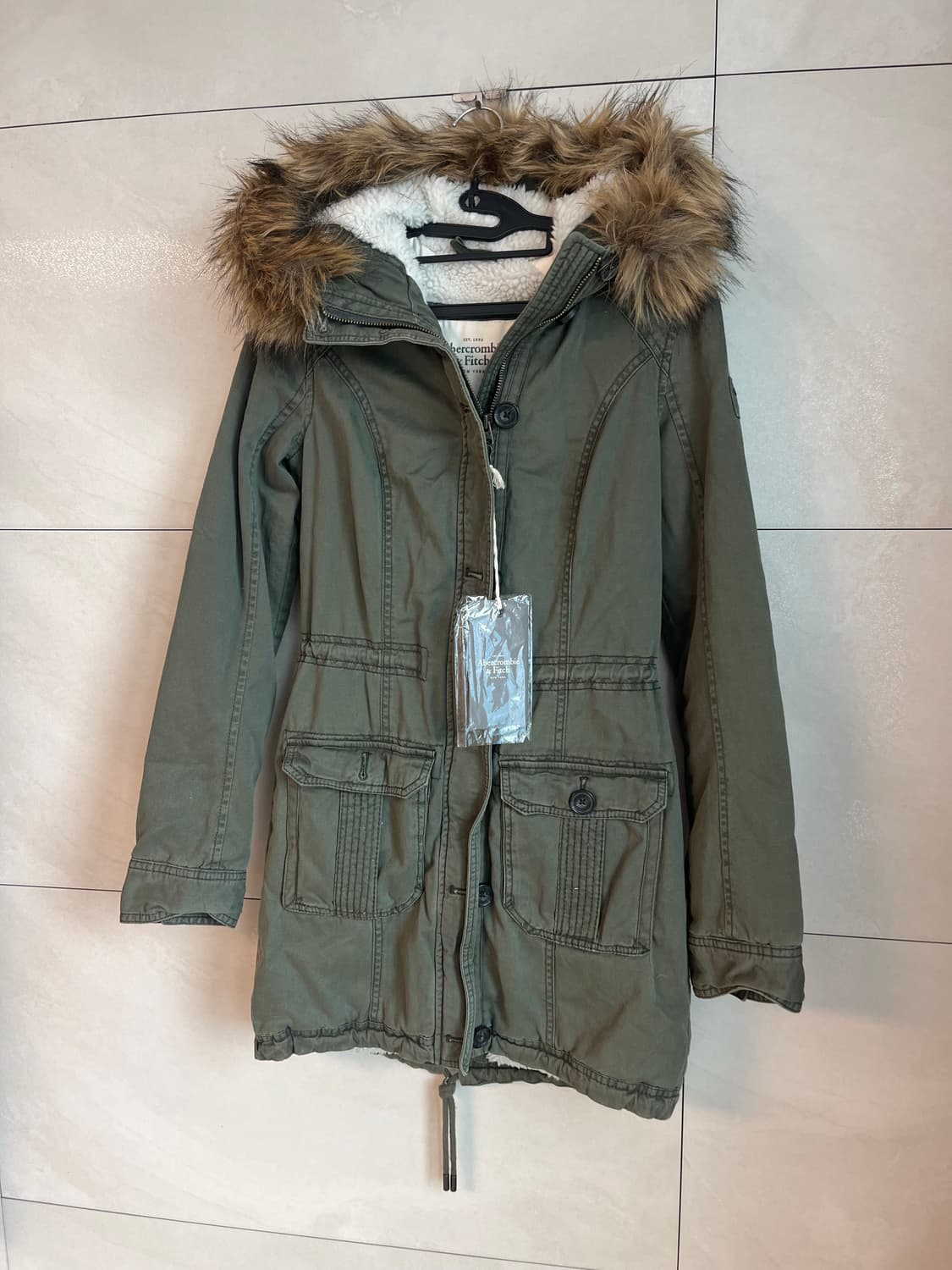 새상품 아베크롬비 퍼 트리밍 후드 파카 카키 [XS] 상품이미지3