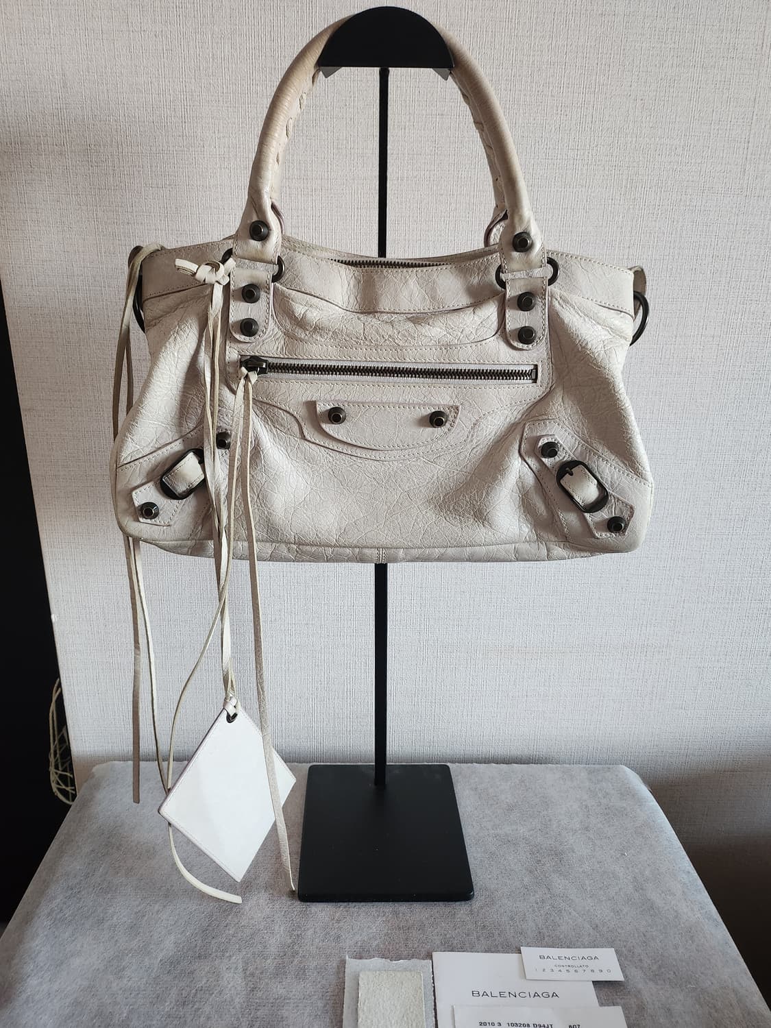 발렌시아가 모터퍼스트 크림색상 상품이미지1